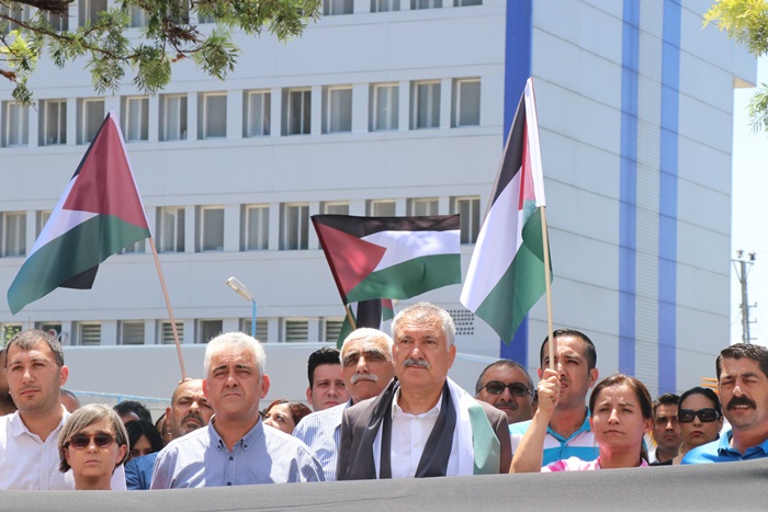 Seyhan Belediyesi çalışanları İsrail ve ABD'yi protesto etti  