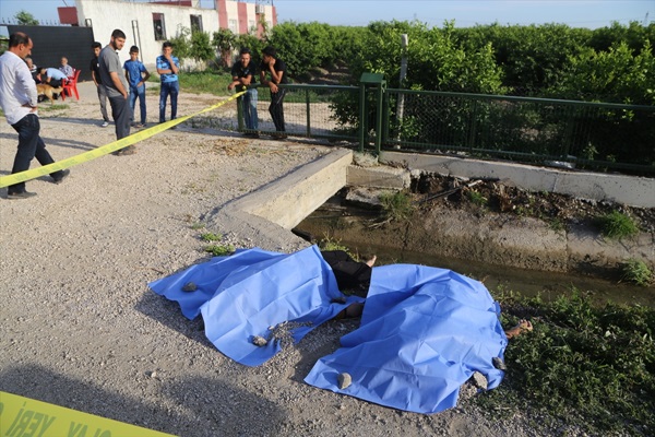 Kanala devrilen motosikletteki iki kişi öldü