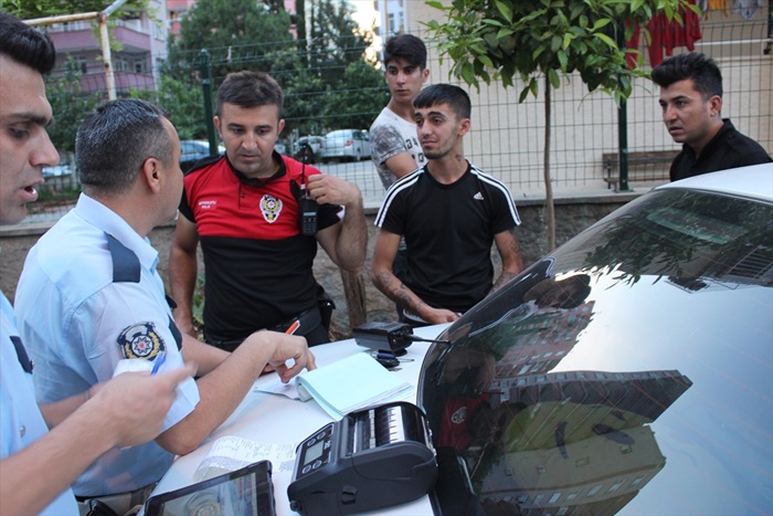 Ehliyetsiz sürücü yakalanınca göz yaşlarına boğuldu