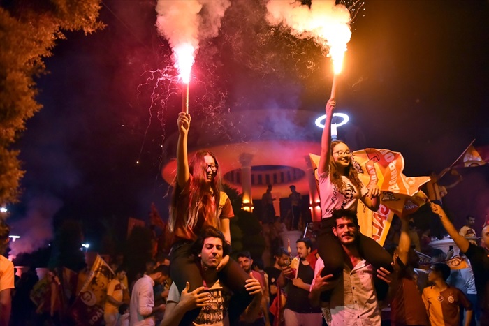 Galatasaraylı taraftarlardan TFF protestosu