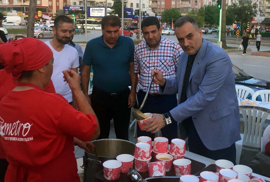 AK Parti Çukurova ilçe teşkilatından iftar yemeği