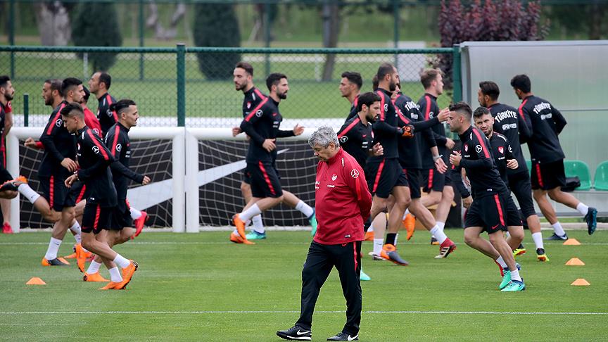 A Milli Futbol Takımı'nda mesai başladı