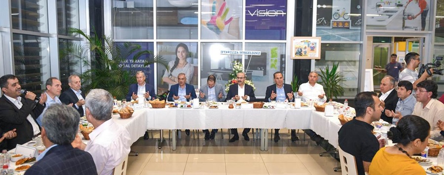 Vali Demirtaş, Kastamonu Entegre Tarafından Verilen İftar Yemeğine Katıldı.