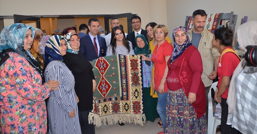 "Adana'da adım atmadık yer, sıkmadık el bırakmayacağız."