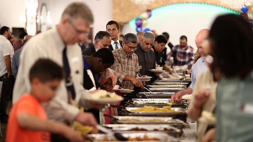 ABD’deki Müslümanlar geleneksel iftarda buluştu