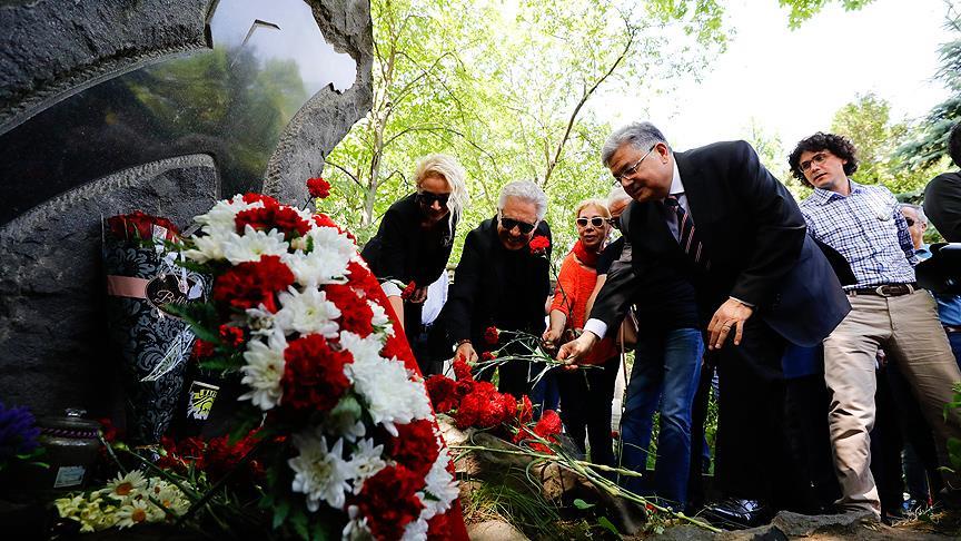 Nazım Hikmet mezarı başında anıldı