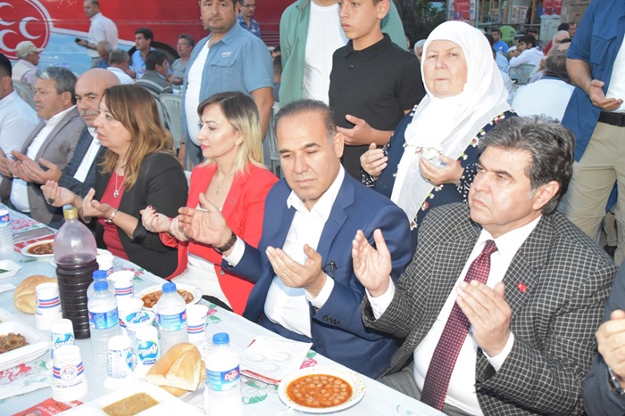 Karaisalı Merkezinde İftar Programı Düzenledi
