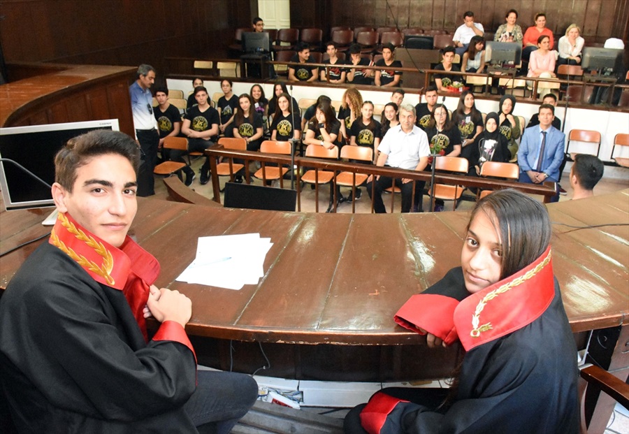 Lise öğrencileri temsili duruşma yaptı 