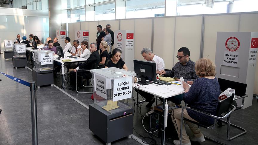 Gümrük ve sınır kapılarında oy verme işlemi başladı