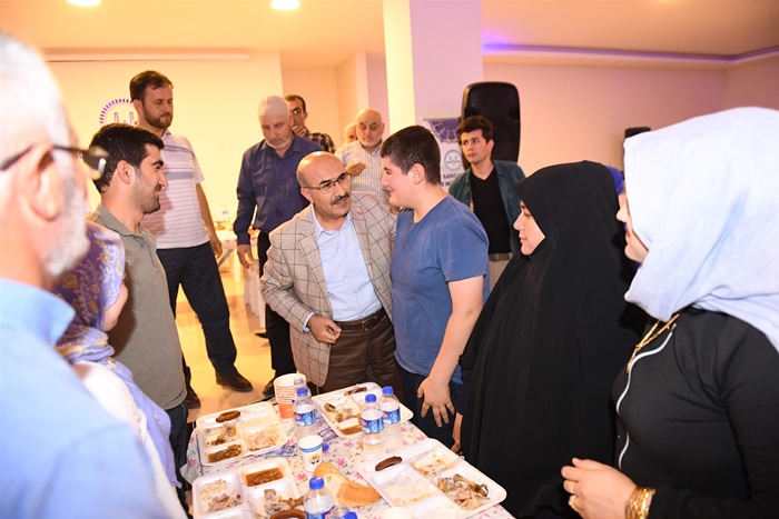 Vali Demirtaş, Şehit Uçar’ın Mevlid-İ Şerif ve İftar Programına Katıldı