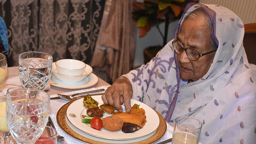 Bangladeş'in iftar geleneğini Ankara'da yaşatıyor