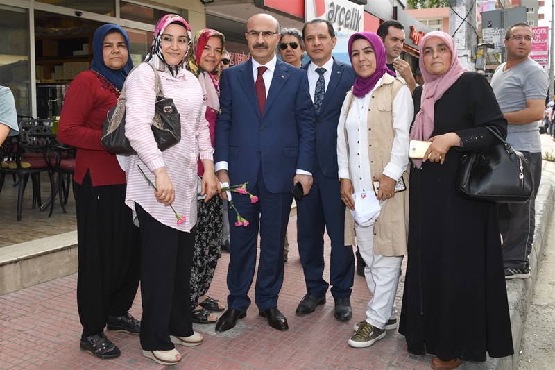 Vali Demirtaş, Esnaf Ve Vatandaşlarla Bir Araya Geldi