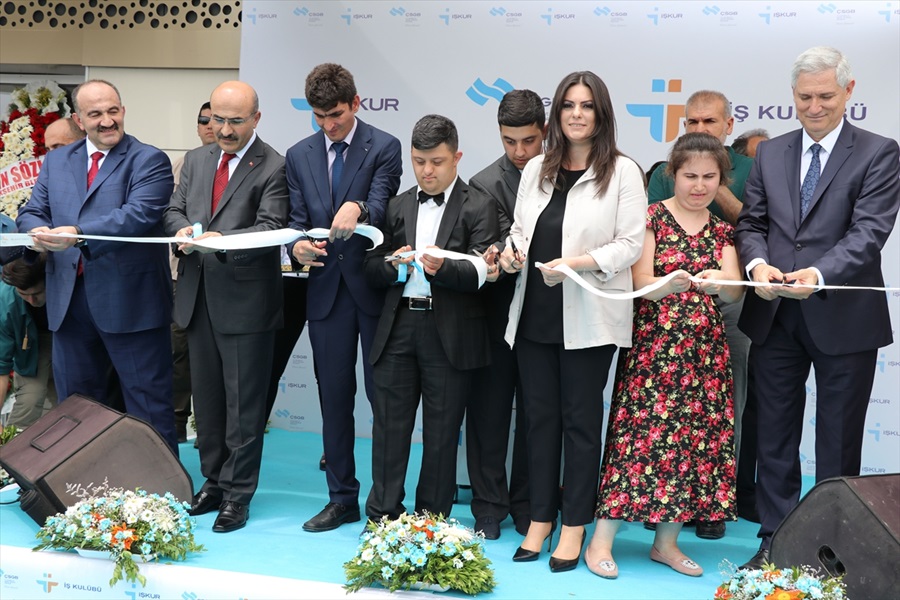 Bakan Sarıeroğlu, Adana'da İş Kulübü'nü açtı