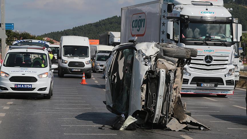 Bayram tatilinin ilk gününde trafik kazaları can aldı