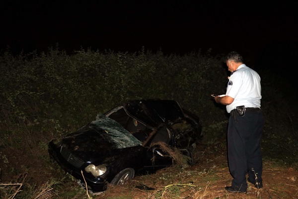 Adana'da otomobil tarlaya devrildi: 1 yaralı