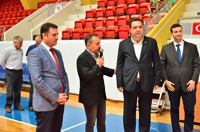 Adana’da Amatör Spor Kulüplerine nakdi yardım gerçekleştirildi..