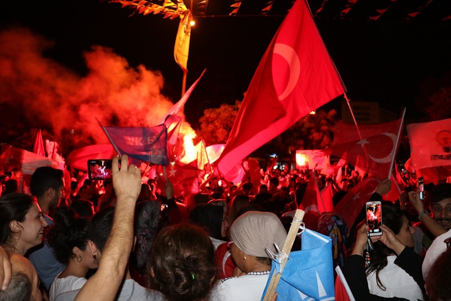 Adana'da Erdoğan'ın seçim başarısı kutlanıyor