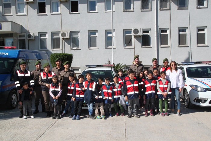Öğrencilerden Jandarmaya Ziyaret