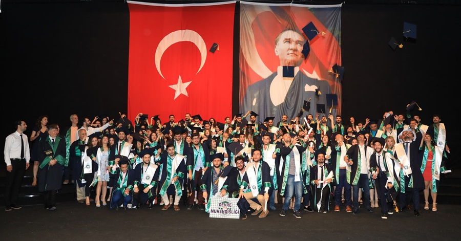 Çukurova Üniversitesi Mühendislik Fakültesi 383 Öğrencisini Mezun Etti.