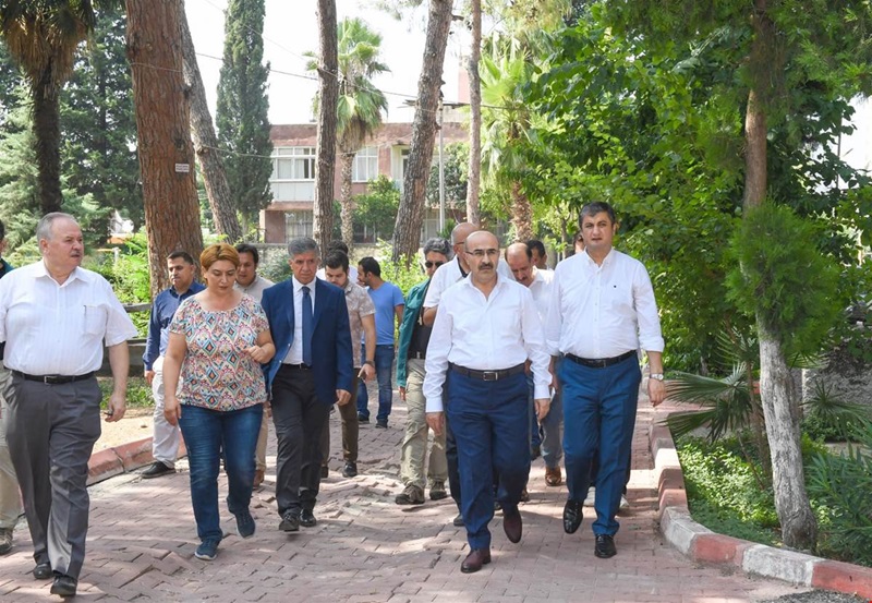 Vali Demirtaş, Adana Fen Lisesi'nde İncelemelerde Bulundu