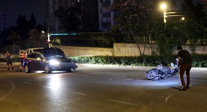 Ters şeritte giden motosiklet otomobille çarpıştı: 1 yaralı