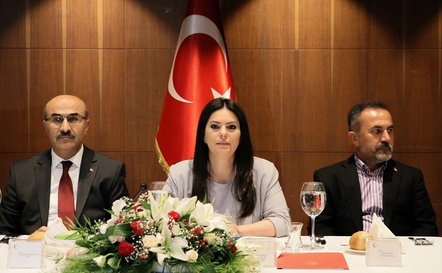 Sarıeroğlu, Adana Demirspor'un değerlendirildiği toplantıya katıldı..