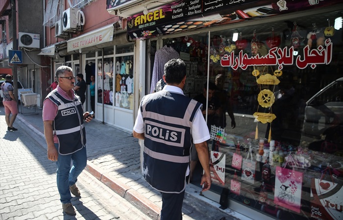 Bujiteri dükkanını eczaneye çevirmiş