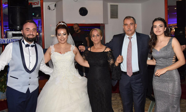 Gazeteci Basri Baş’dan kızına çifte düğün..