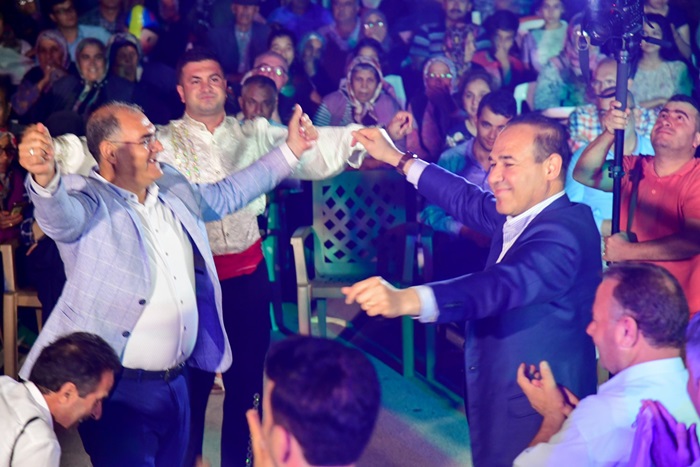 Sözlü, göreve iade edilen Çay ile çiftetelli oynadı  