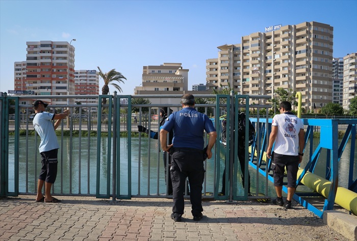 Adana'da sulama kanalına giren Suriyeli genç kayboldu
