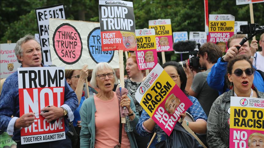 Trump Londra'da protestoyla karşılandı