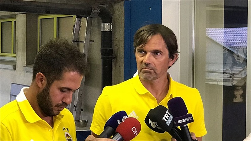 Fenerbahçe'de teknik direktör Cocu görevden alındı