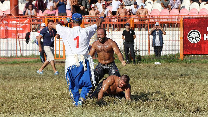 Kırkpınar'da altın kemer Okulu'nun