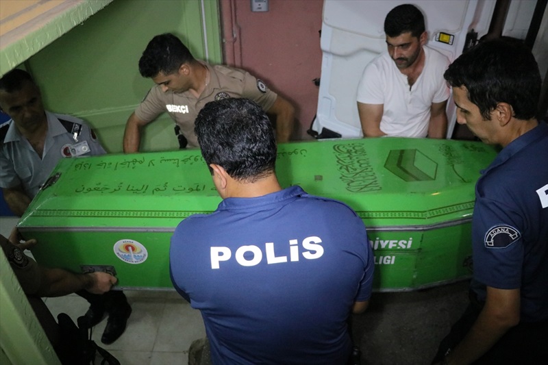 Polis memuru evinde ölü bulundu