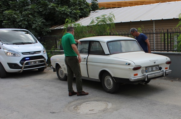 Adana'da çalınan "dede yadigarı" klasik otomobil bulundu