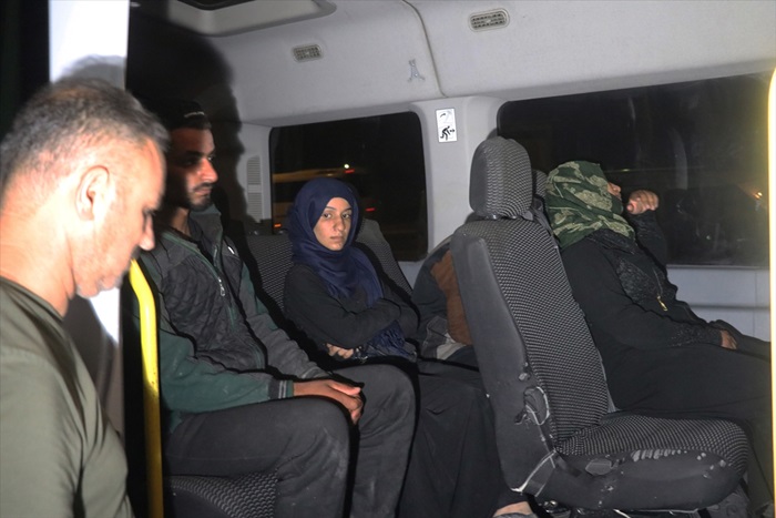 Adana'da 12 düzensiz göçmen yakalandı