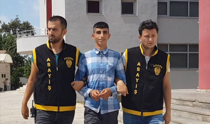 Aranan hırsızlık şüphelileri otobüste uyurken bulundu