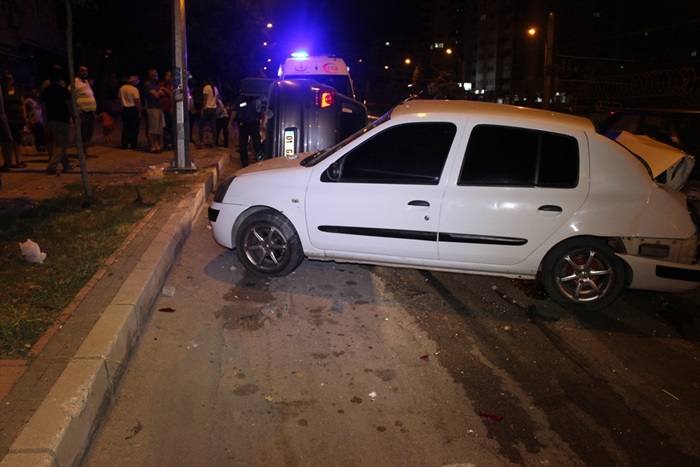 Adana'da trafik kazası: 2 yaralı