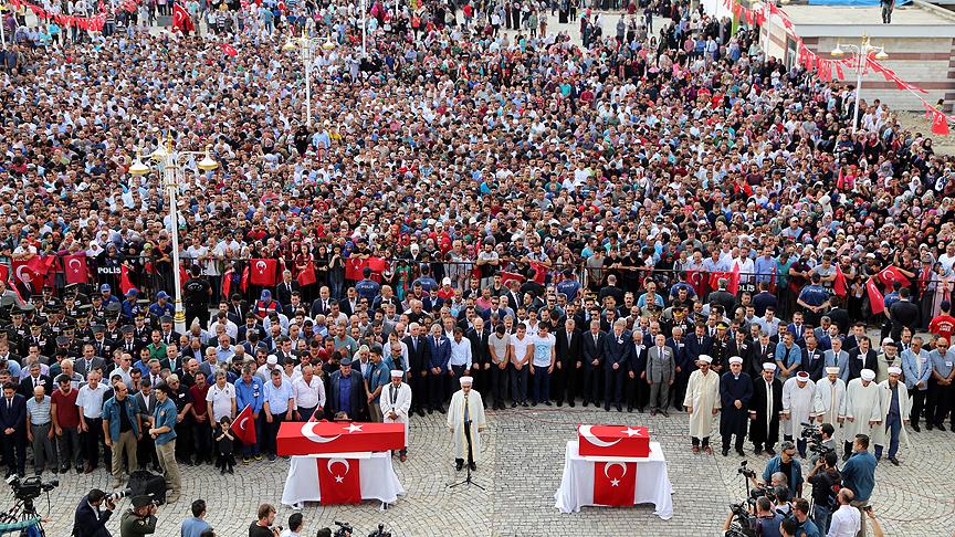 Şehit anne ve bebeğine veda