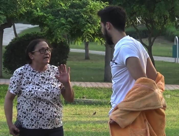 Bornoz şakası yapan youtuber, sert kayaya çarptı  