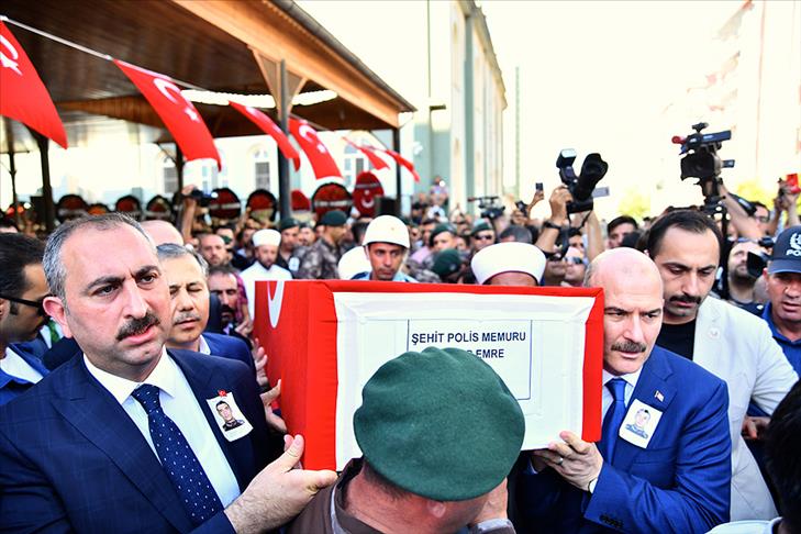 Şehit özel harekat polisi memleketinde toprağa verildi