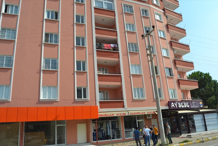 Adana'da 5. kattan düşen çocuk öldü