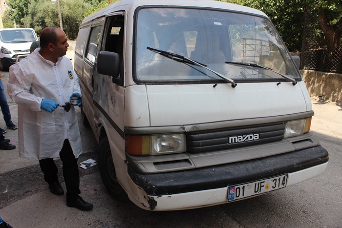 Adana'da çalınan minibüs terk edilmiş halde bulundu