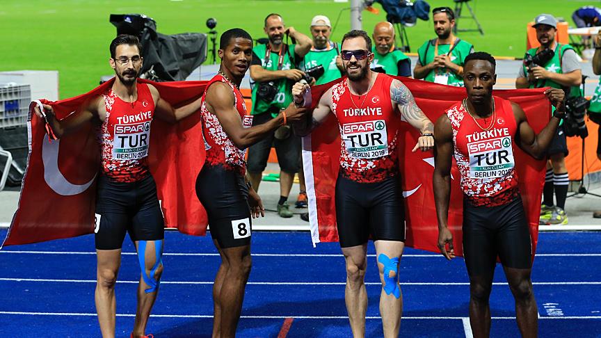 Erkekler 4x100 metre bayrak yarışında gümüş madalya