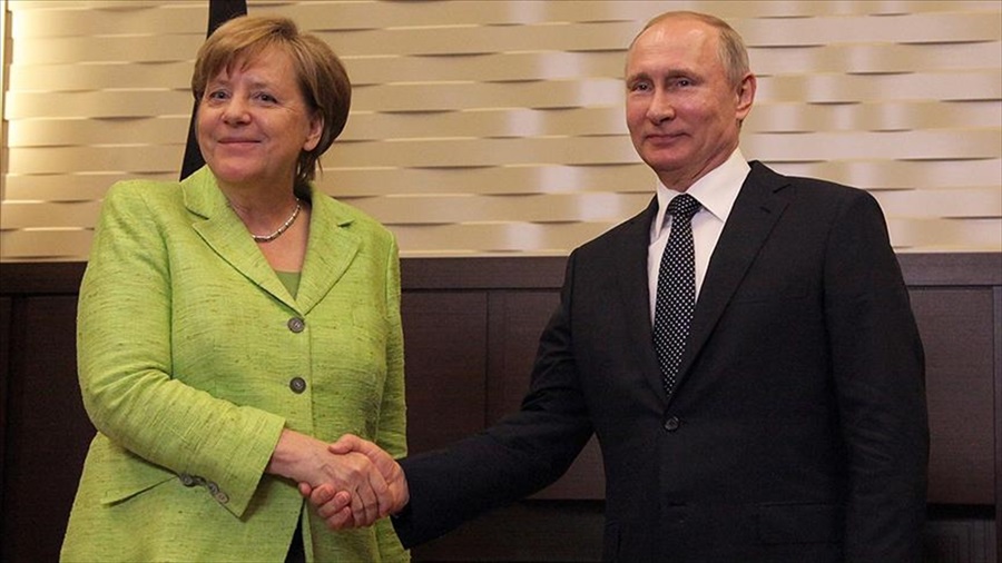 Putin ile Merkel telefonda görüştü