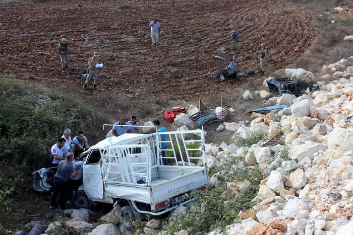 Hatay'da kamyonet tarım aracına çarptı: 2 ölü, 2 yaralı