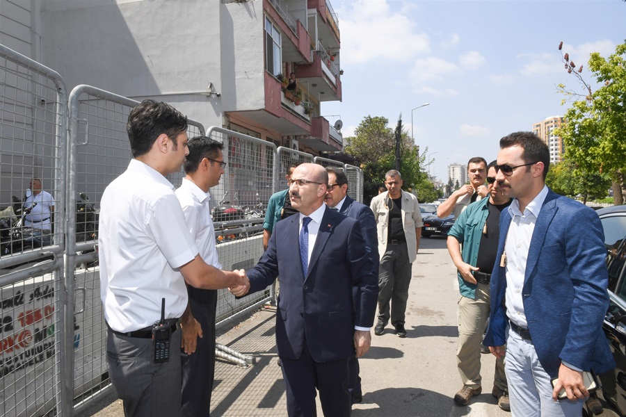 Vali Demirtaş, Bağlar Polis Merkezinde Polislerin Bayramını Kutladı