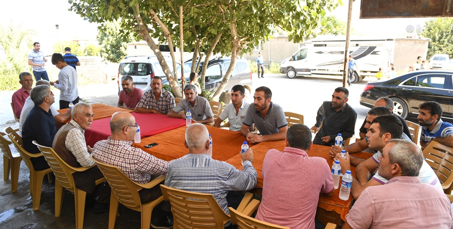 Vali Demirtaş, Yüreğir'e Bağlı Camili Mahallesi'nde Muhtar Ve Vatandaşlarla Bir Araya Geldi