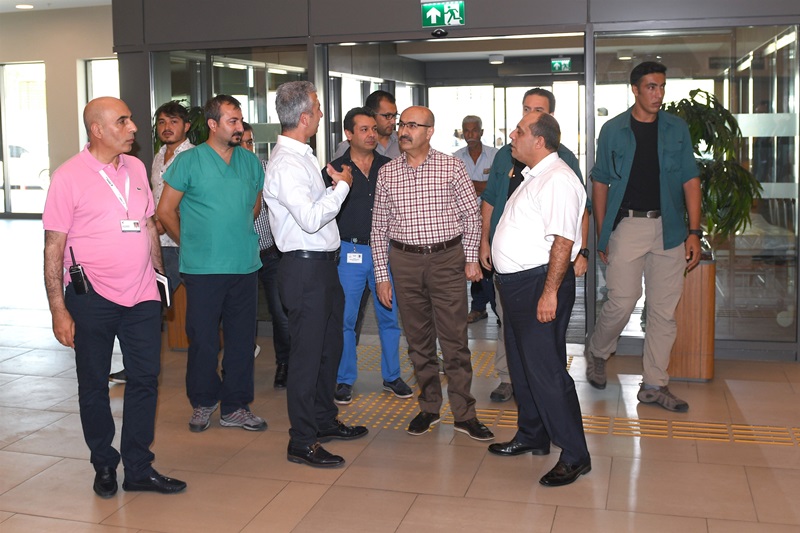 Vali Demirtaş, Şehir Hastanesi'nde İncelemelerde Bulundu Ve Hastaları Ziyaret Etti