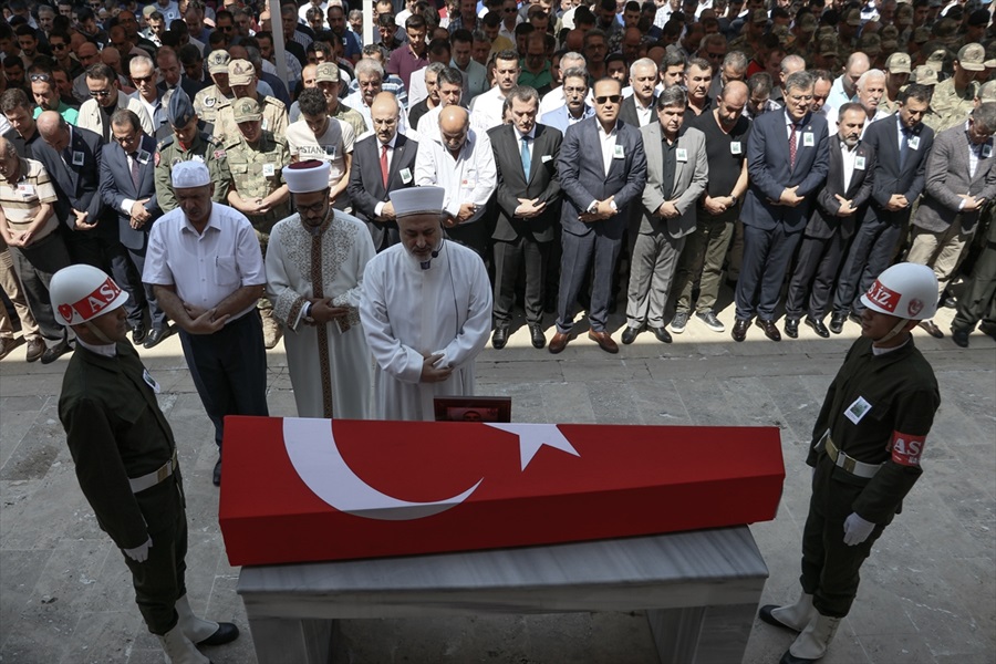 Şehit asker son yolculuğuna uğurlandı